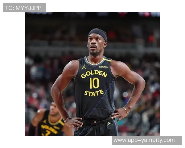 波杰与库里携手迎来第三年默契加深与巴特勒的配合日益成熟