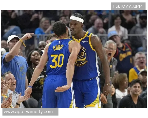 波杰与库里携手迎来第三年默契加深与巴特勒的配合日益成熟