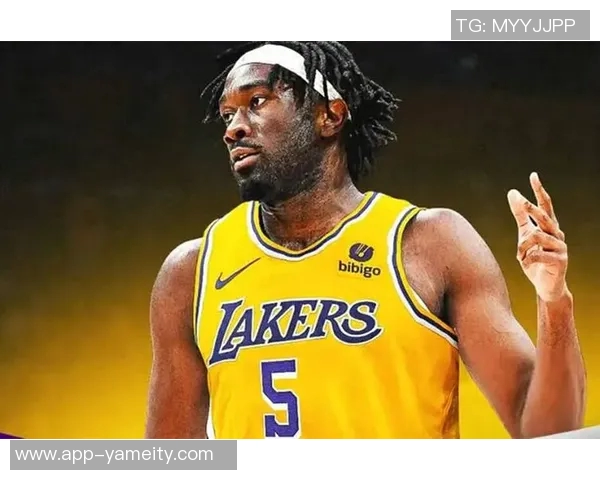 布克称赞马威为防守核心称其场上沟通与快速奔跑至关重要