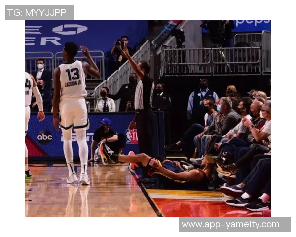 吉莱斯皮上半场表现惊艳6投5中斩获13分三分球命中率高达75 吉莱斯皮上半场表现惊艳6投5中斩获13分三分球命中率高达75