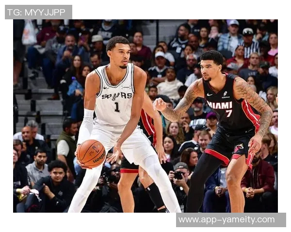 阿德巴约称赞小米切尔为防守引擎强调球队团结一致共同奋战 阿德巴约称赞小米切尔为防守引擎强调球队团结一致共同奋战