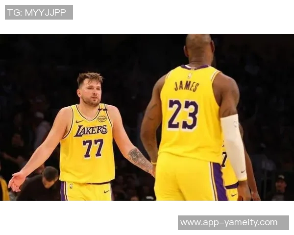 斯玛特强调东契奇在进攻与防守两端都需承担重任与高标准要求